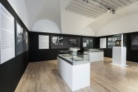 Gott und Kaiser, 2014, Zerstörung