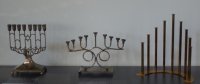 3 Chanukka-Leuchter aus der Sammlung Ariel Muzicant, Foto: Birgit Wiedl, Injoest