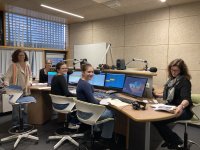 Gabriele Ebmer, Merle Bieber, and three students in the recording studio for the first podcast © Injoest Gabriele Ebmer, Merle Bieber, and three students in the recording studio for the first podcast © Injoest