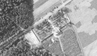 Luftbildaufnahme des Anstaltsfriedhofs von Mauer-Öhling 1945 © Luftbilddatenbank Dr. Carls GmbH