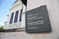 Gedenktafel für Theodor und Anna Schreier vor der Ehemaligen Synagoge St. Pölten, Foto: Injoest